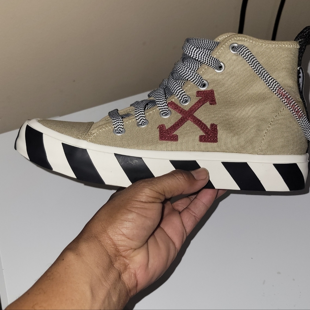 Off-white - Picture 3 of 4